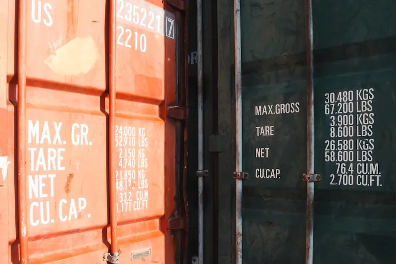 Shipping containers with load and capacity markings